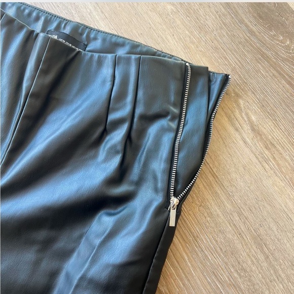 Zara Black faux leather flare pants - Picture 2 of 5